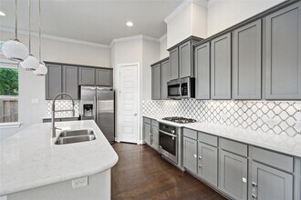 927 W Lacey Garden Loop in Houston, TX - Building Photo - Building Photo