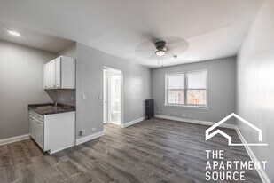 4031 N Kenmore Ave, Unit 412 in Chicago, IL - Building Photo