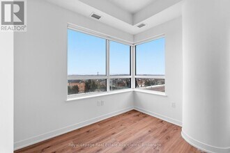 395 Dundas St W in Oakville, ON - Building Photo - Building Photo