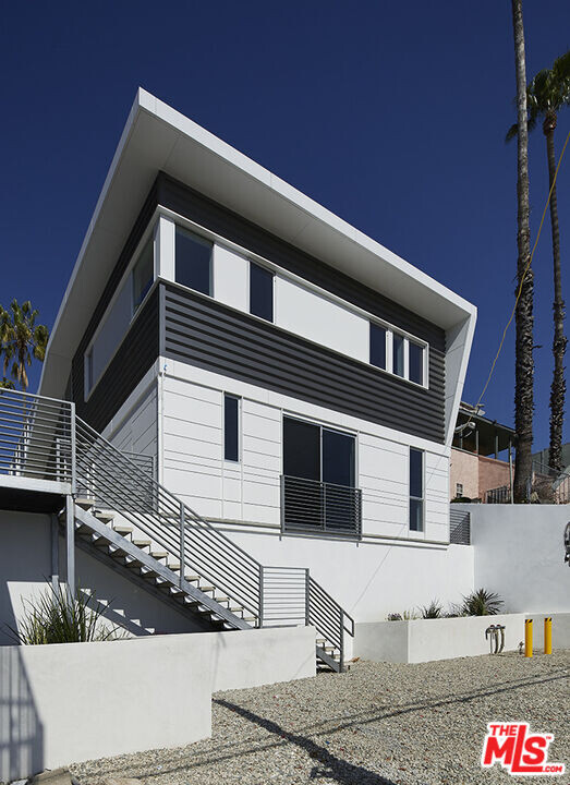 825 Kodak Dr in Los Angeles, CA - Building Photo