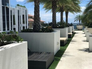 600 NE 27th St in Miami, FL - Building Photo - Building Photo