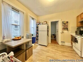 16 Fuller St, Unit 1 in Brookline, MA - Building Photo - Building Photo