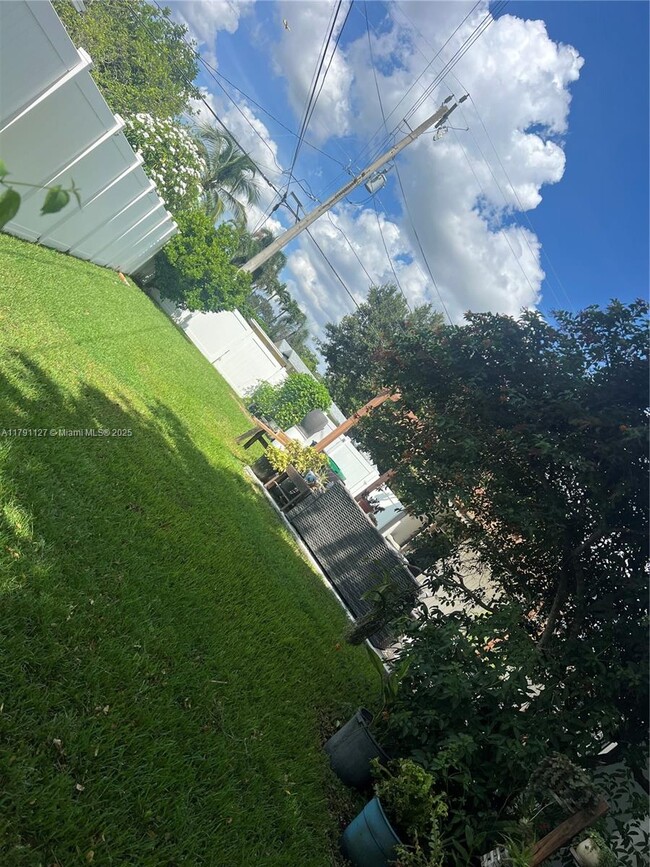 5001 SW 90th Terrace in Cooper City, FL - Foto de edificio - Building Photo