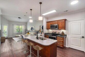 Highlands Lodge in Overland Park, KS - Foto de edificio - Building Photo