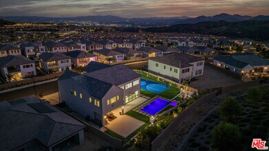 12553 Ridgeline Rd in Los Angeles, CA - Building Photo - Building Photo