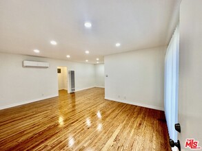 1108 S Sherbourne Dr in Los Angeles, CA - Building Photo - Building Photo