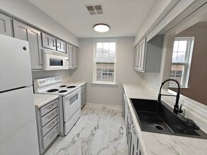 408 14th St in New Orleans, LA - Foto de edificio - Building Photo