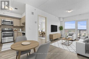 220 Cannon St E in Hamilton, ON - Building Photo