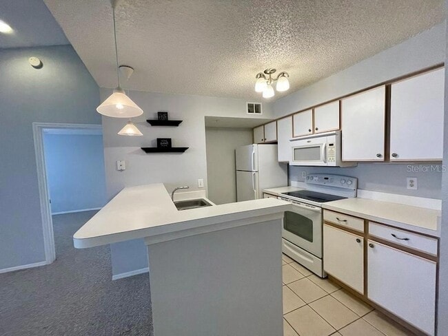 2212 Grand Cayman Ct, Unit 1633 in Kissimmee, FL - Building Photo - Building Photo