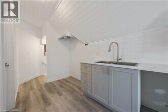 16 Arthur St in Brantford, ON - Building Photo - Building Photo