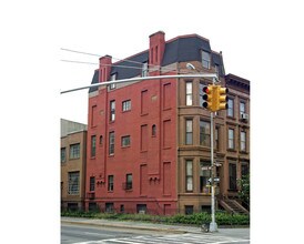 302 Washington Ave in Brooklyn, NY - Building Photo - Building Photo