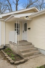 2822 E Cherry St Ct in Springfield, MO - Building Photo - Building Photo