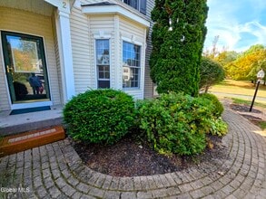 2 Waverly Pl in Clifton Park, NY - Building Photo - Building Photo