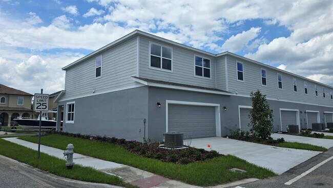 3323 Grande Heron Dr in St. Cloud, FL - Building Photo - Building Photo