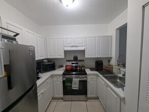 1300 NE 109th St in North Miami, FL - Building Photo - Building Photo