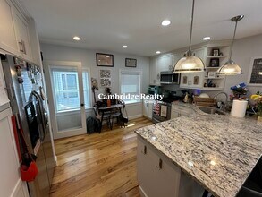 35 Porter St, Unit T in Cambridge, MA - Building Photo - Building Photo