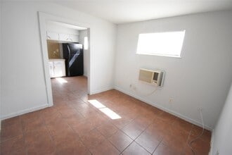 4353 Brinkley St, Unit 7 in Houston, TX - Building Photo - Building Photo