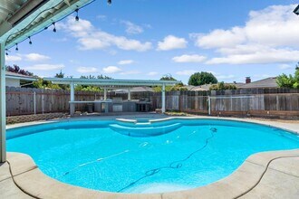 6737 N Harrison Ave in Fresno, CA - Building Photo - Building Photo