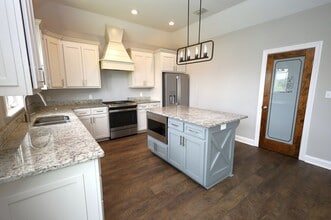 121 Floyd Mcneal Dr in Hahira, GA - Building Photo - Building Photo