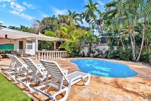 1016 Harrison St in Hollywood, FL - Building Photo