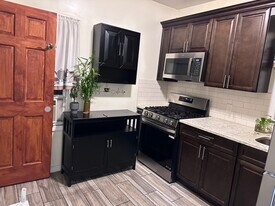 8482 164th St in Jamaica, NY - Building Photo