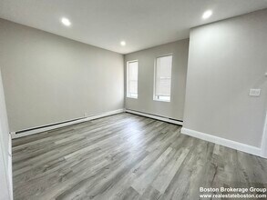 168 Gove St, Unit 5 in Boston, MA - Foto de edificio - Building Photo