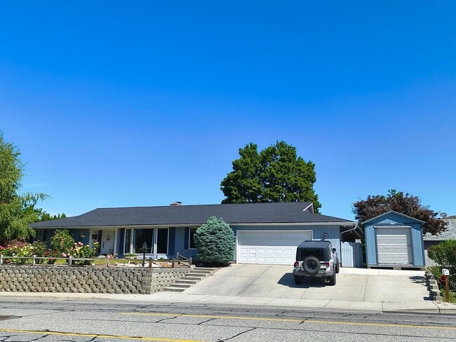 property at 1207 8th St NE
