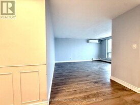 363 Lakeshore Rd E in Mississauga, ON - Building Photo