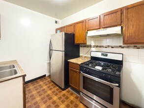 8305 S Ashland Ave in Chicago, IL - Foto de edificio - Building Photo