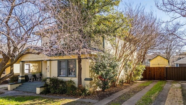property at 210 S Rosemont Ave