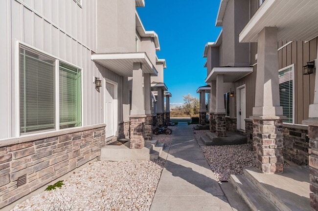 property at 654 S Saturn Ave