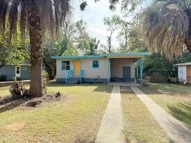 1811 Tyndall Dr in Tallahassee, FL - Building Photo