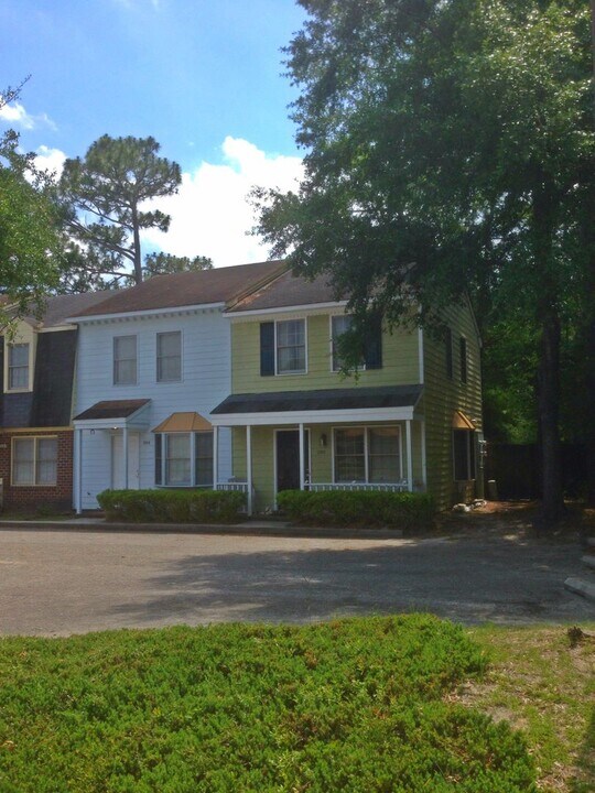 2228 Yaupon Dr in Wilmington, NC - Building Photo