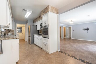 9423 Highmeadow Dr in Houston, TX - Building Photo - Building Photo