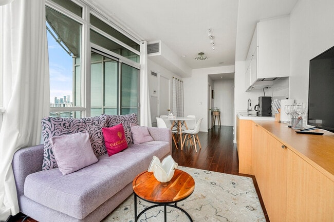 1 Iceboat Terr in Toronto, ON - Building Photo - Building Photo