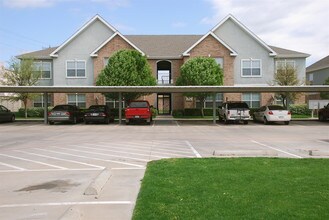 221 Harris Dr in Crowley, TX - Building Photo - Building Photo