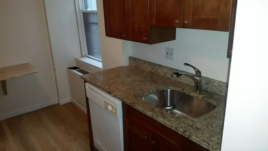 2016 Commonwealth Ave, Unit 9 in Boston, MA - Building Photo - Building Photo