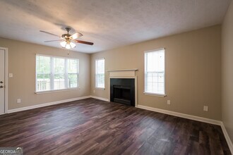 2295 Burdett Ridge Dr in College Park, GA - Building Photo - Building Photo