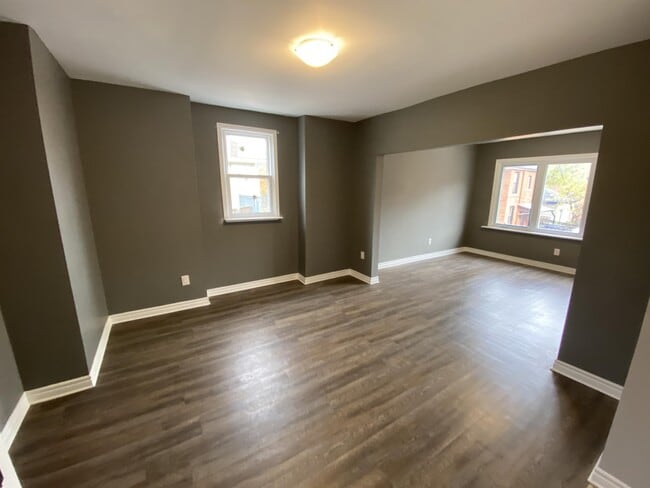 254 Holton Ave S in Hamilton, ON - Building Photo - Building Photo