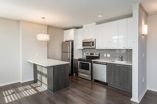 Wyndham on Delaware in Indianapolis, IN - Building Photo