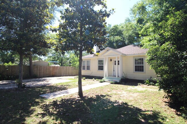 1421 E Jordan St in Pensacola, FL - Building Photo - Building Photo