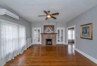 2106 Douglass Blvd in Louisville, KY - Building Photo - Building Photo