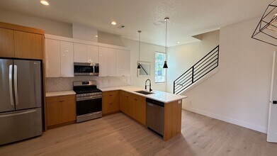 2585 SE 13th Ave in Portland, OR - Building Photo - Building Photo