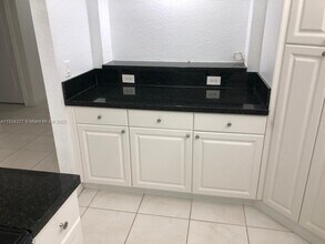 10770 NW 66th St in Doral, FL - Building Photo - Building Photo