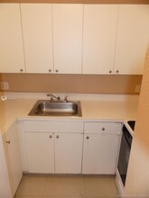1618 NW 38th St-Unit -B4 in Miami, FL - Building Photo - Building Photo