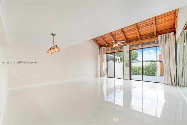 13167 SW 11th Lane Cir in Miami, FL - Building Photo - Building Photo