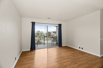 7010 Brighton Ct in Woodridge, IL - Building Photo - Building Photo