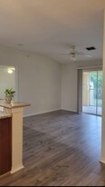 5467 Vineland Rd in Orlando, FL - Building Photo - Building Photo