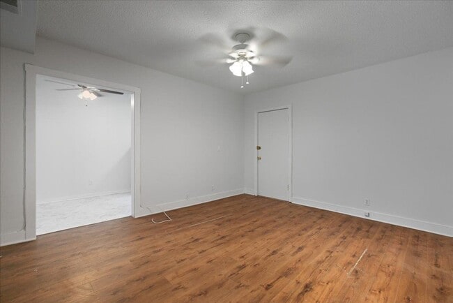 3727 N Pine Grove Ave in Chicago, IL - Building Photo - Building Photo