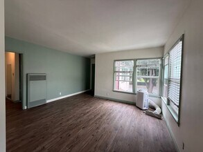 742 N Verdugo Rd, Unit 742 One Half in Glendale, CA - Building Photo - Building Photo